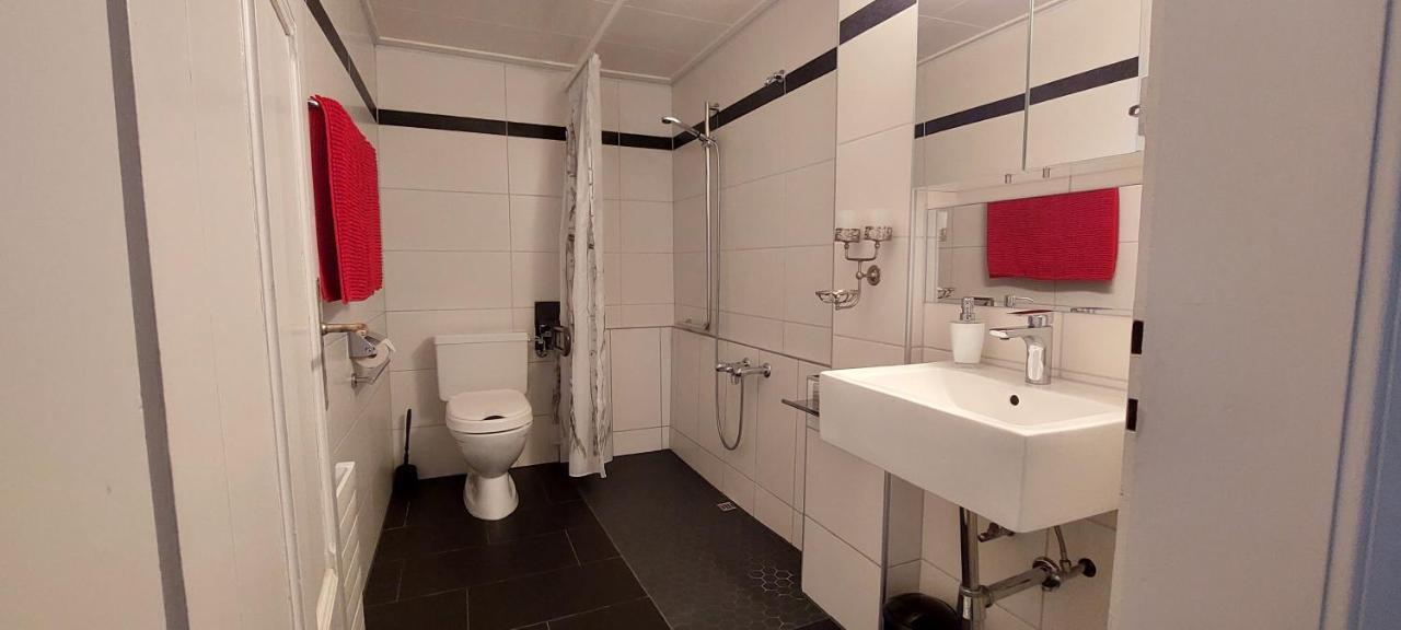 Interlaken Town House Sleeps 12 Guests Central Esterno foto